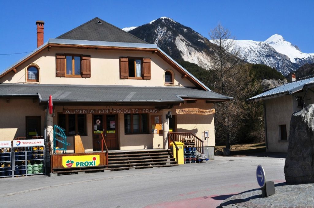 Epicerie à 20m du gîte