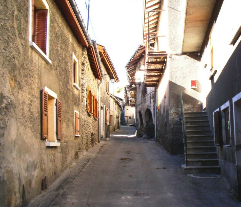 Dans les rues du village