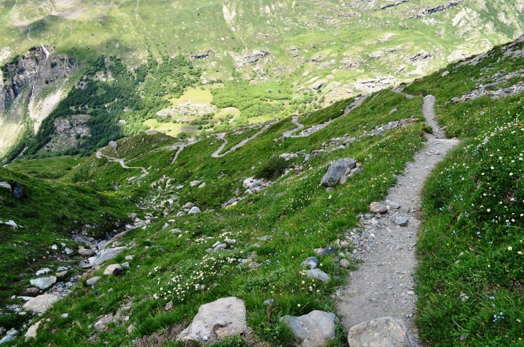 En descendant les Evettes, le village d'Ecot